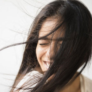 4 Simple Ways to Straighten Your Hair Naturally, Without Heat